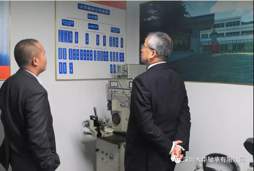 東培董事長在TPI事業部陪同下參觀 東培董事長在TPI事業部陪同下參觀